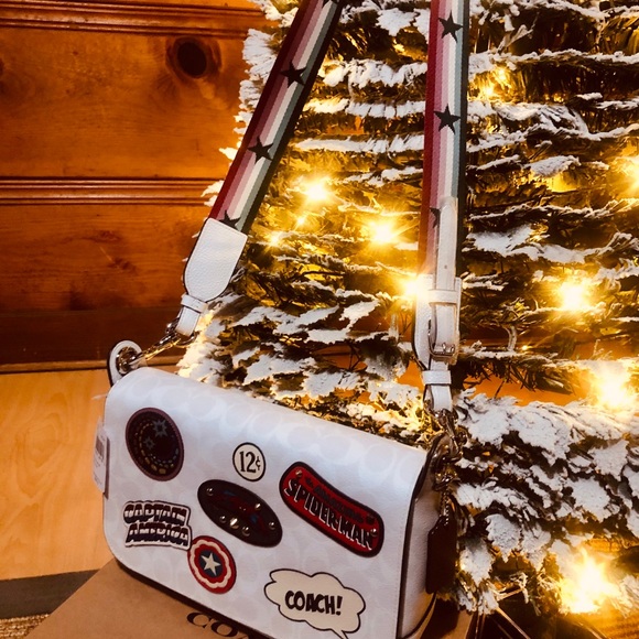 Coach / Marvel Jes In Signature Cross Body Bag - Picture 5 of 9